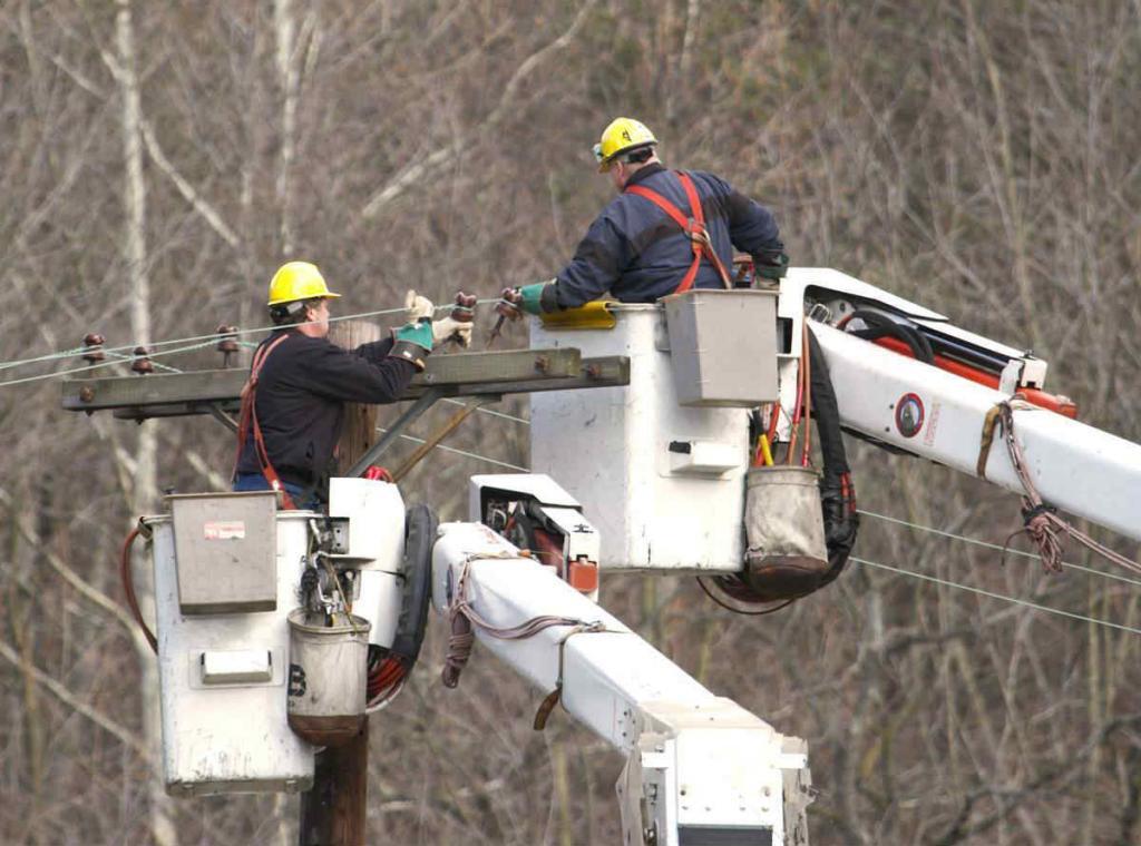 Risks Utility Workers Face Each Day St. Louis Work Injury Attorney