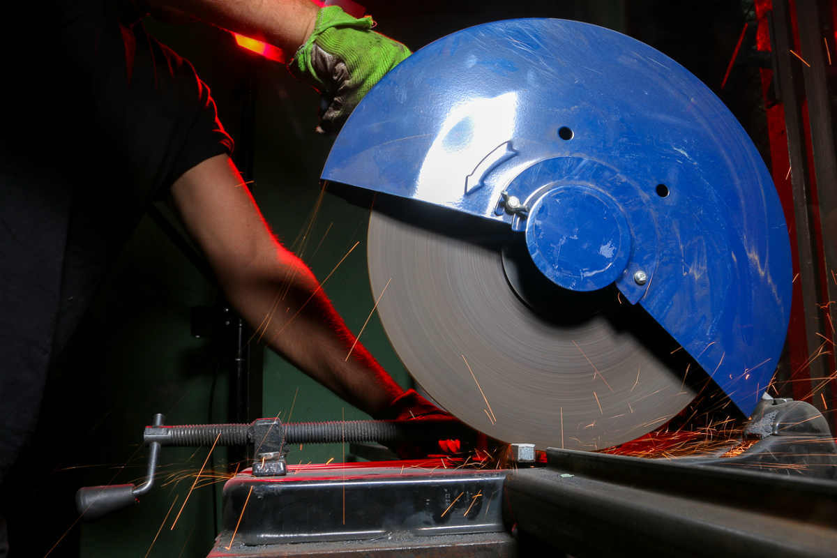 missouri worker using grinding wheel