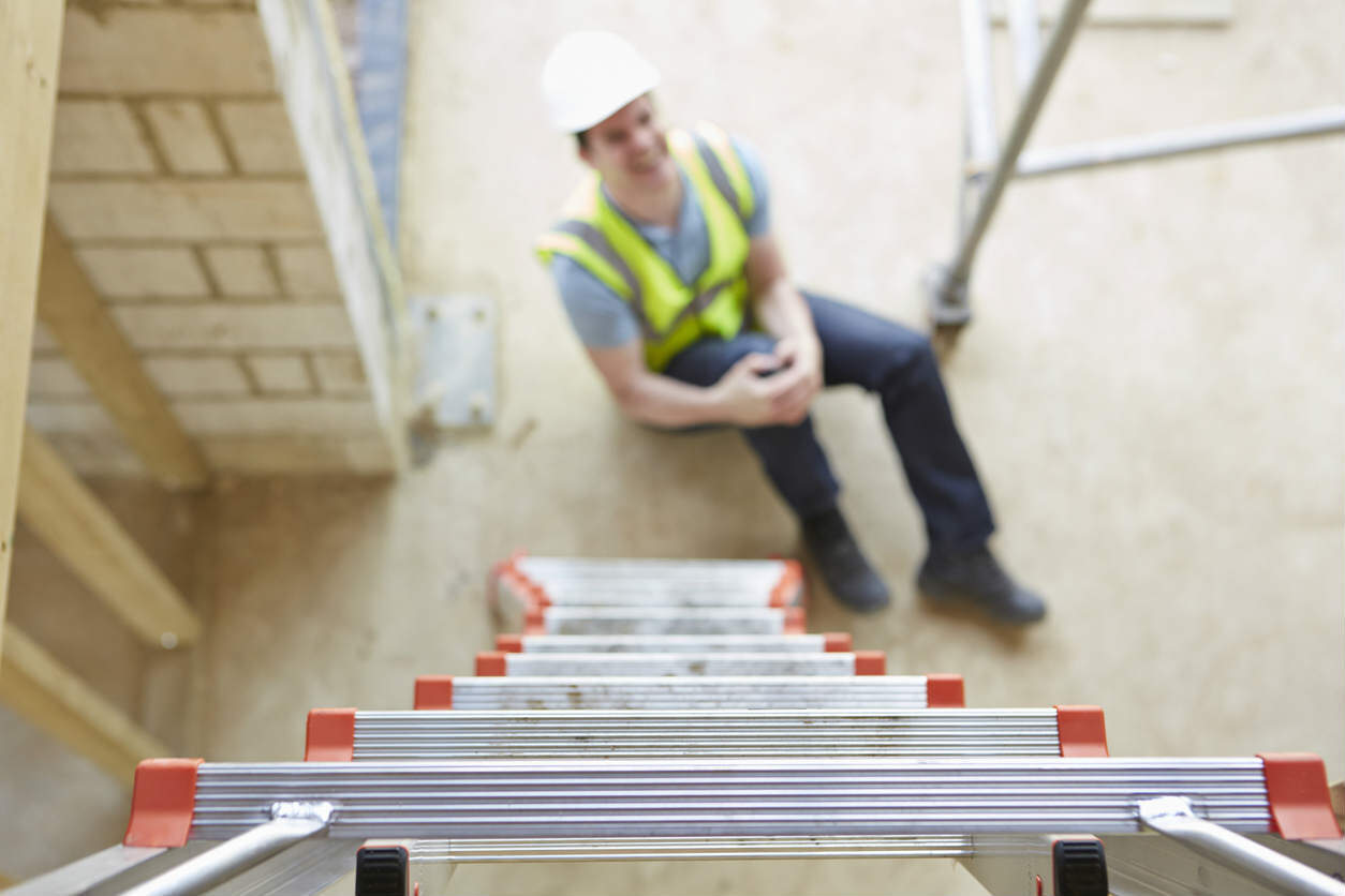 worker with knee injury after ladder fall