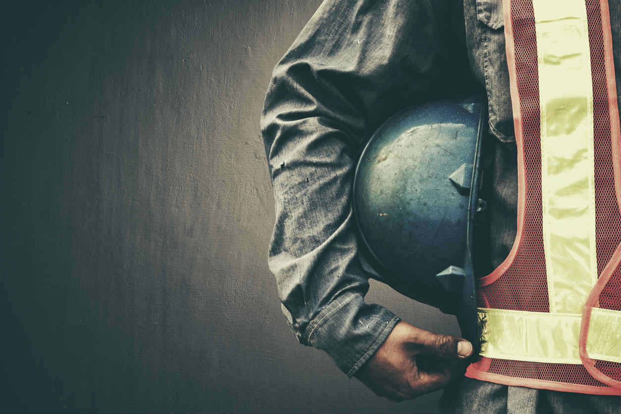 Missouri worker holding hard hat