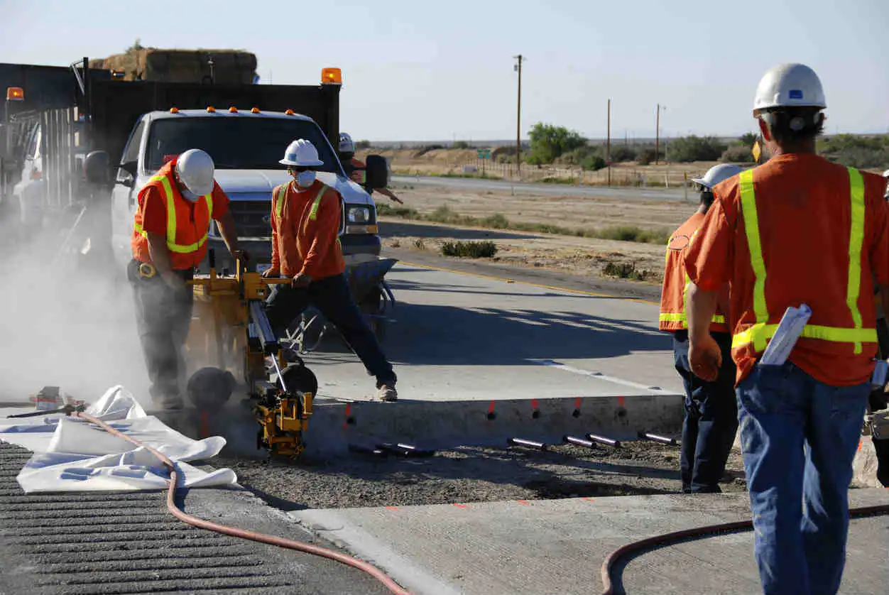 St. Louis road crew workers