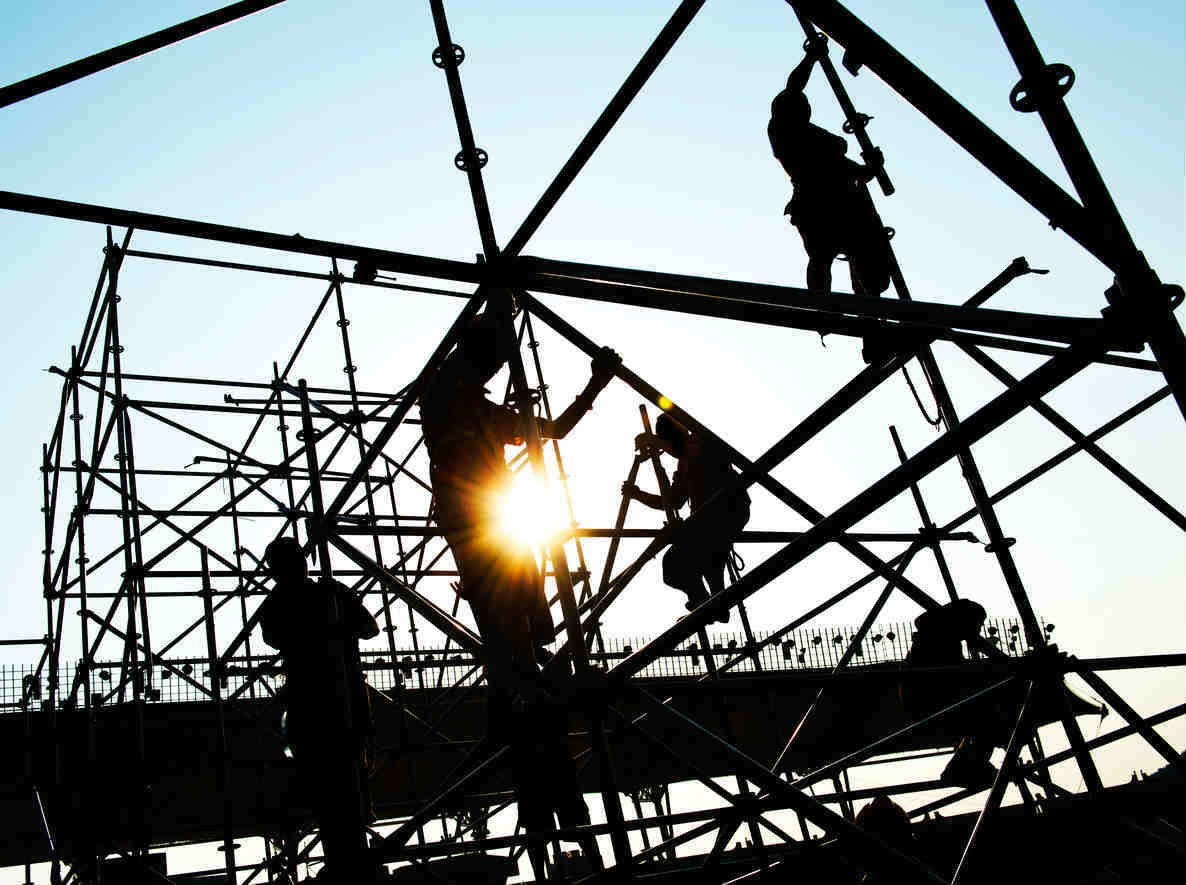 St. Louis workers on scaffolding