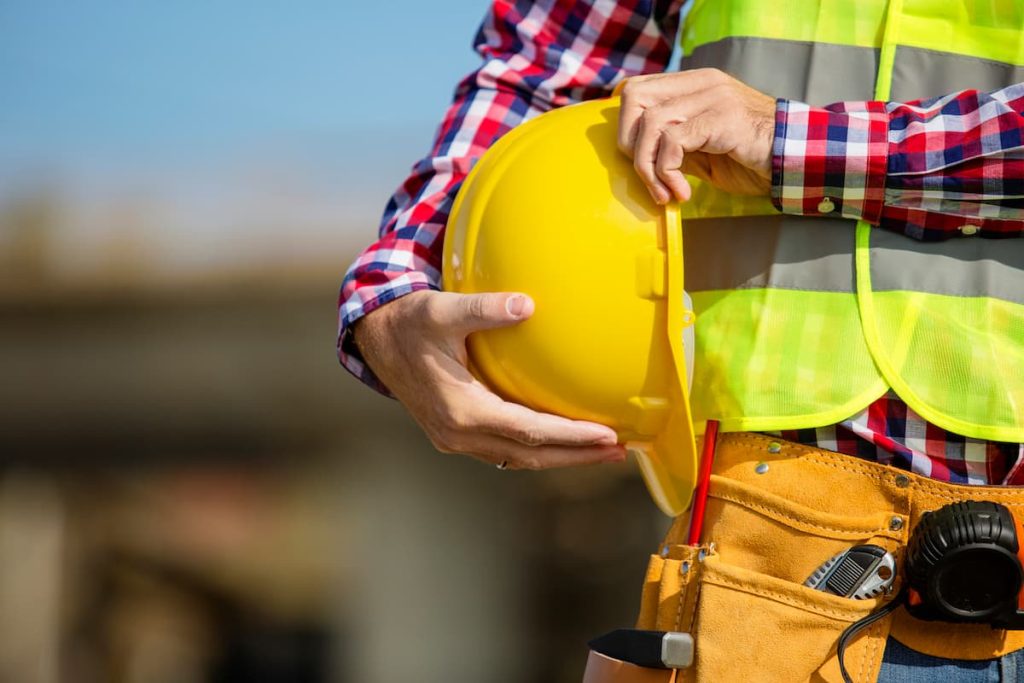 missouri worker holding a hard hat