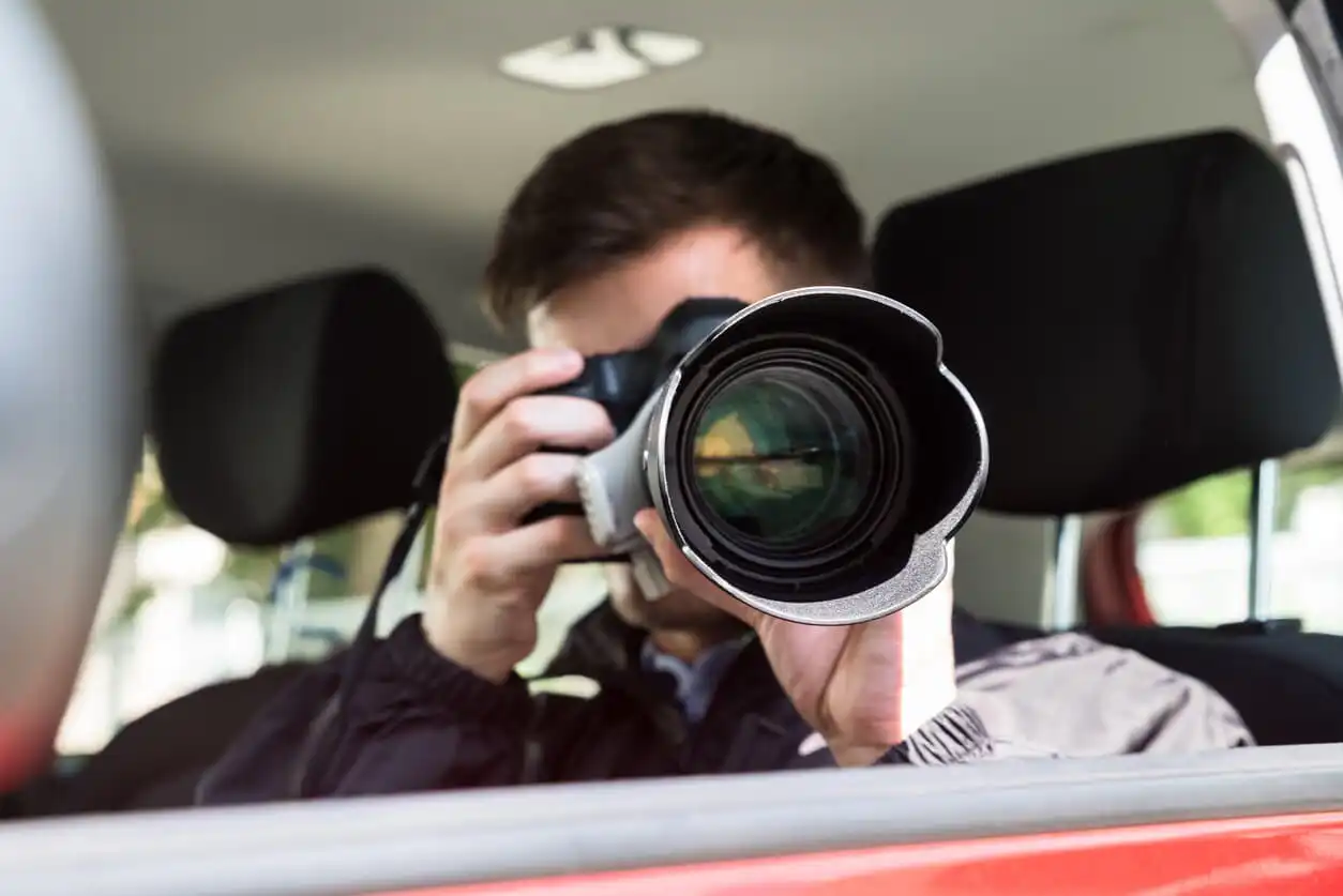 Workers’ comp insurance investigator conducting surveillance on an injured Missouri worker