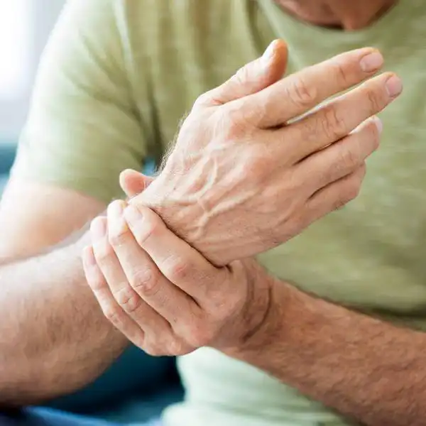 man with wrist tendonitis