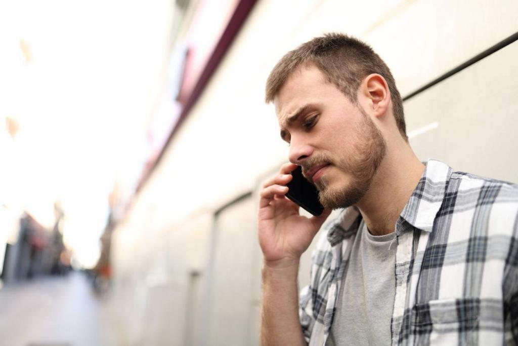 injured worker on the phone with boss