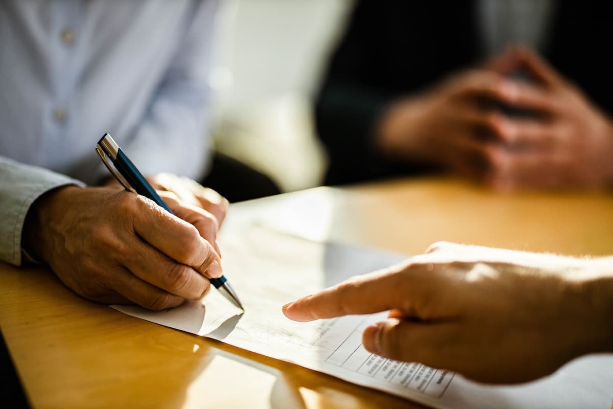 injured worker signing a settlement offer