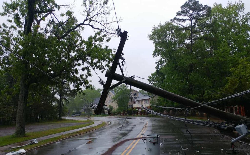 dangers-of-working-near-a-downed-powerline