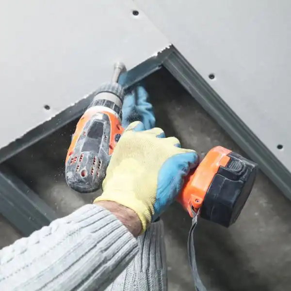 st. louis worker hanging drywall