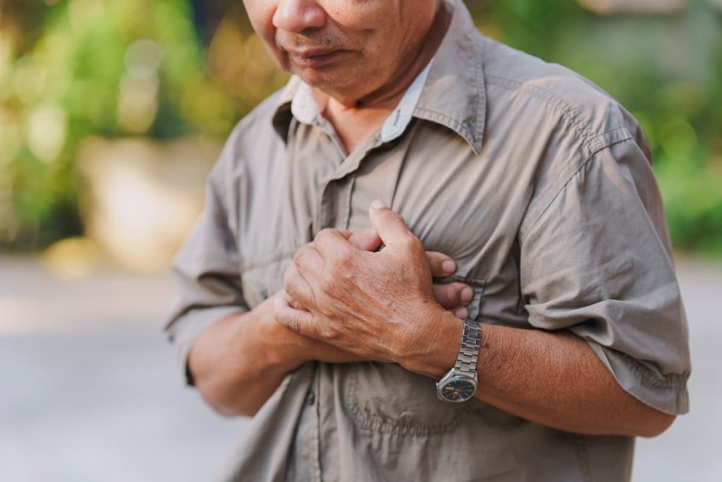 missouri worker experiencing chest pains