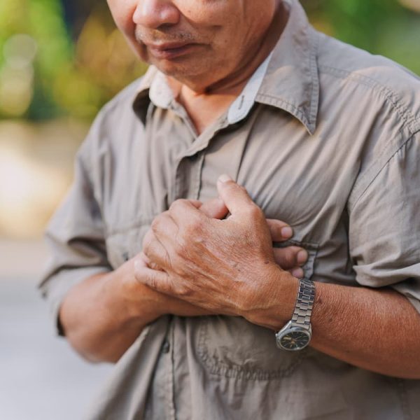 missouri worker experiencing chest pains