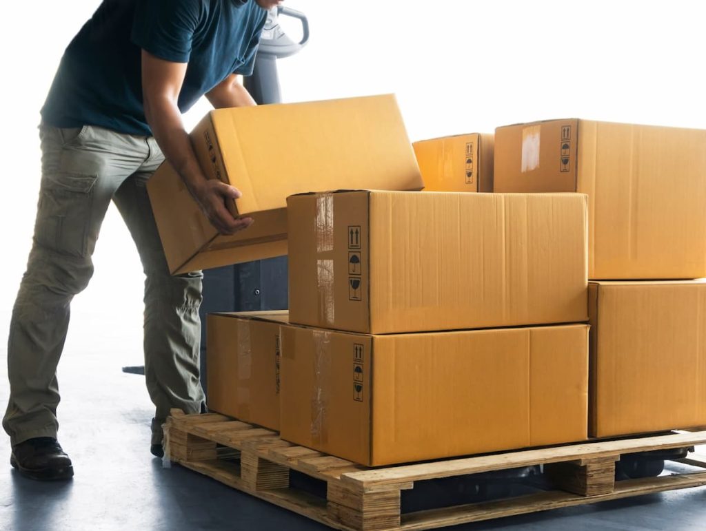 st. louis worker lifting a heavy box