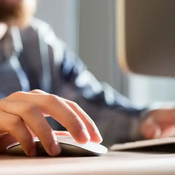 missouri worker using a keyboard and mouse