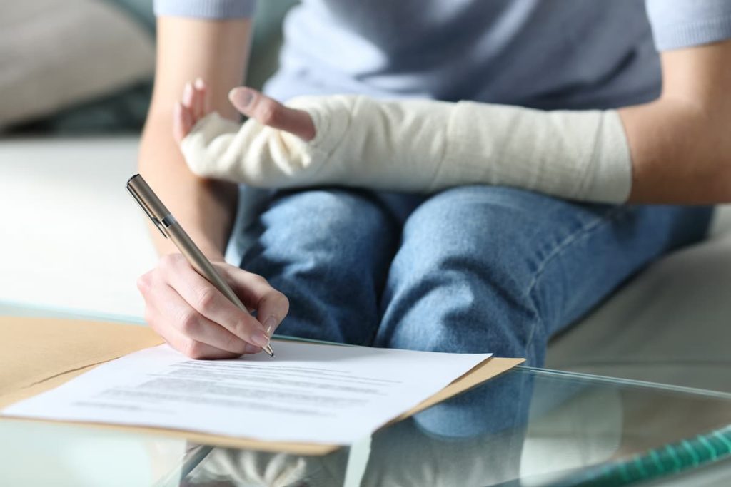 st. louis woman with injury signing a work injury form