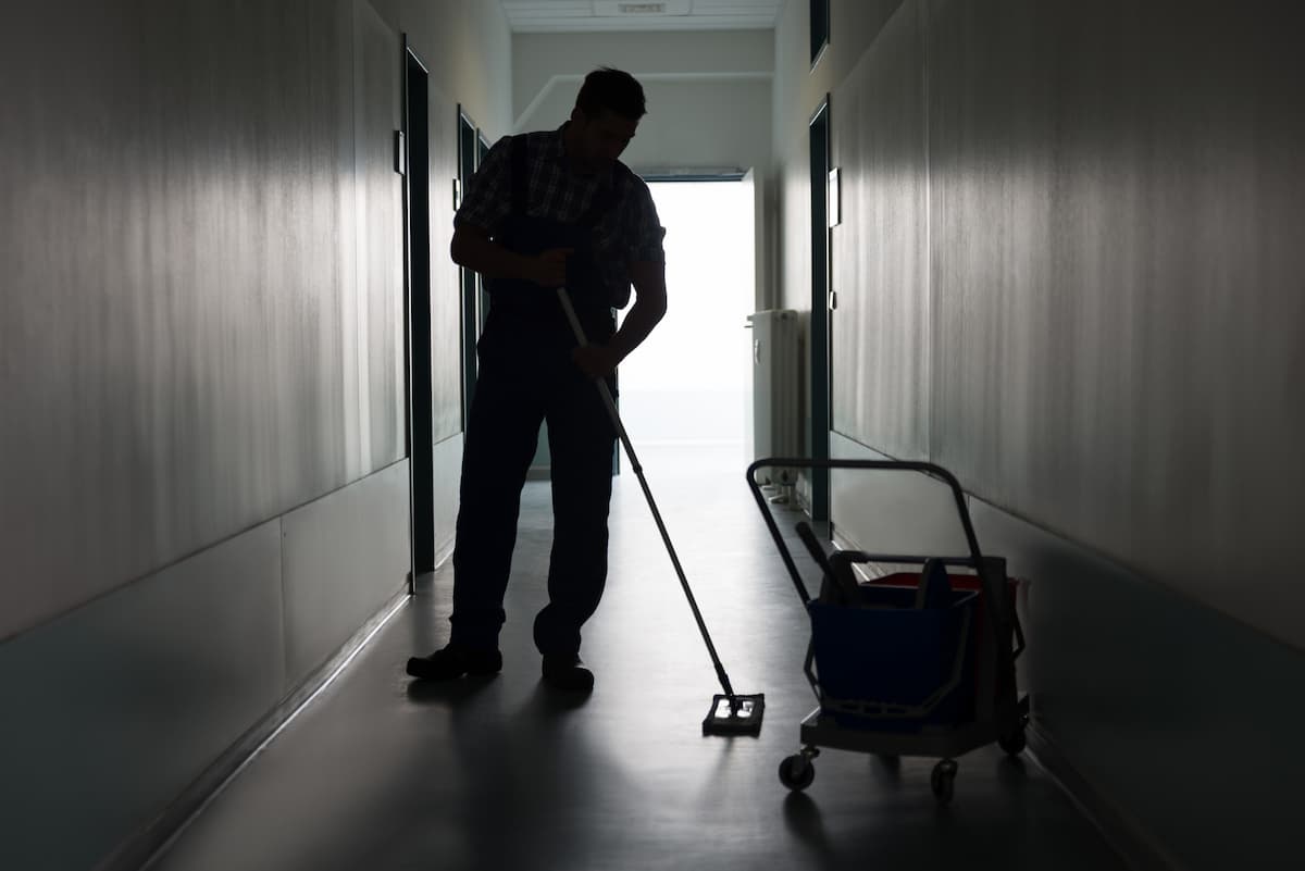 5 Common Risks St. Louis Janitors Face at Work