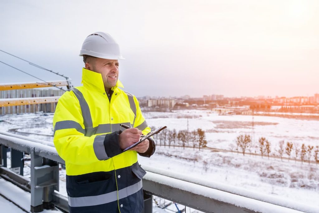 missouri worker outside in the winter